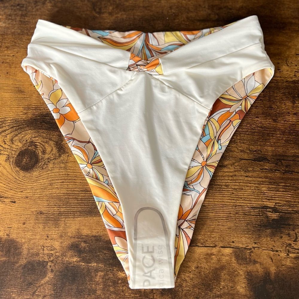 l*space Nancy Lee Printed Bitsy Bikini Bottom in Sunshine Floral. Size Small-New - Picture 10 of 15